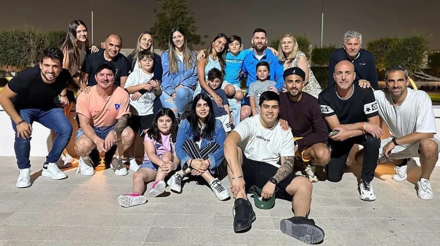 La familia Messi en Qatar junto con el capitán argentino.