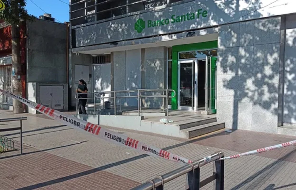 La sucursal del Banco Santa Fe tiroteada en Rosario, Santa Fe (Gentileza / La Capital de Rosario)