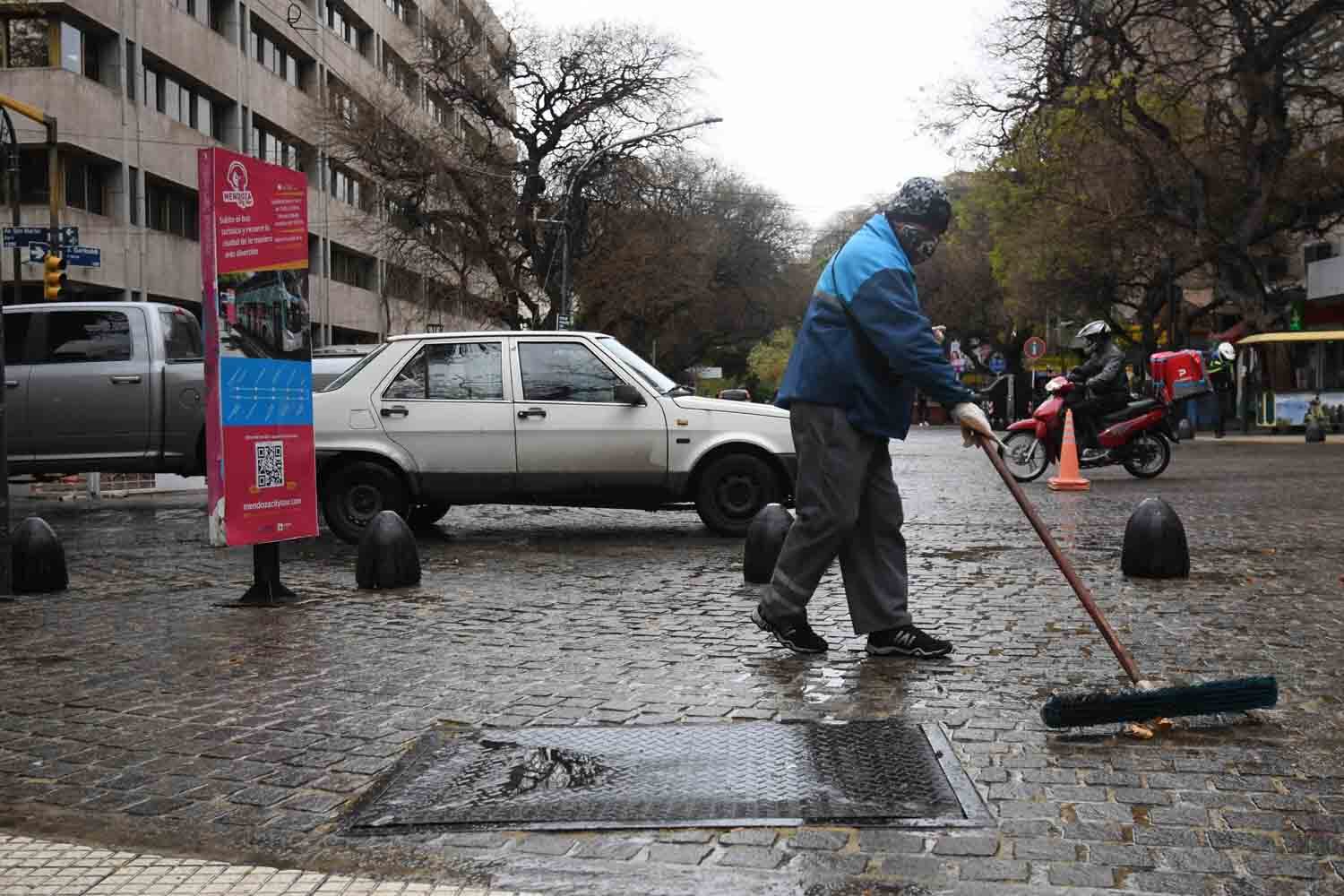 Después de más de dos meses volvió a llover y bajó drásticamente la temperatura. / Foto: José Gutiérrez.