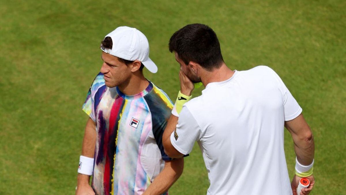 ROBAN AL ESPAÑOL PEDRO MARTÍNEZ Y AL ARGENTINO DIEGO SCHWARTZMAN EN SU HOTEL DE EASTBOURNE