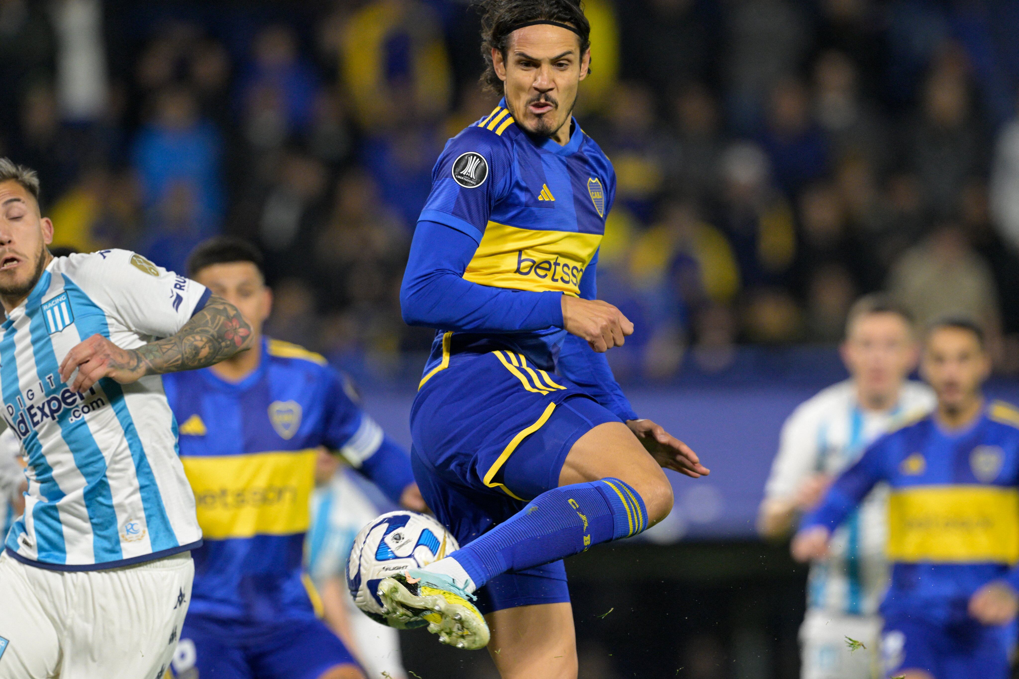 Edinson Cavani, delantero de Boca, en el partido ante Racing por la Copa Libertadores. (Prensa Conmebol)