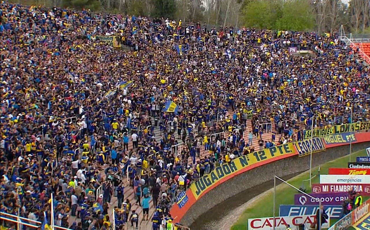 La hinchada "neutral" de Boca en el Malvinas. / TV