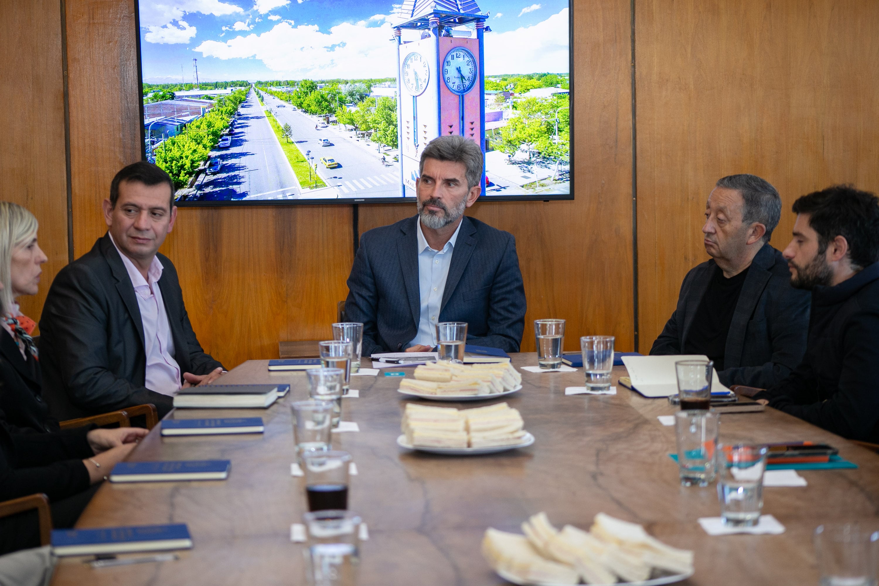 Ulpiano Suárez recibió a Celso Jaque y Fernando Banderet, con quienes repasó diversas políticas de desarrollo de la Ciudad de Mendoza.