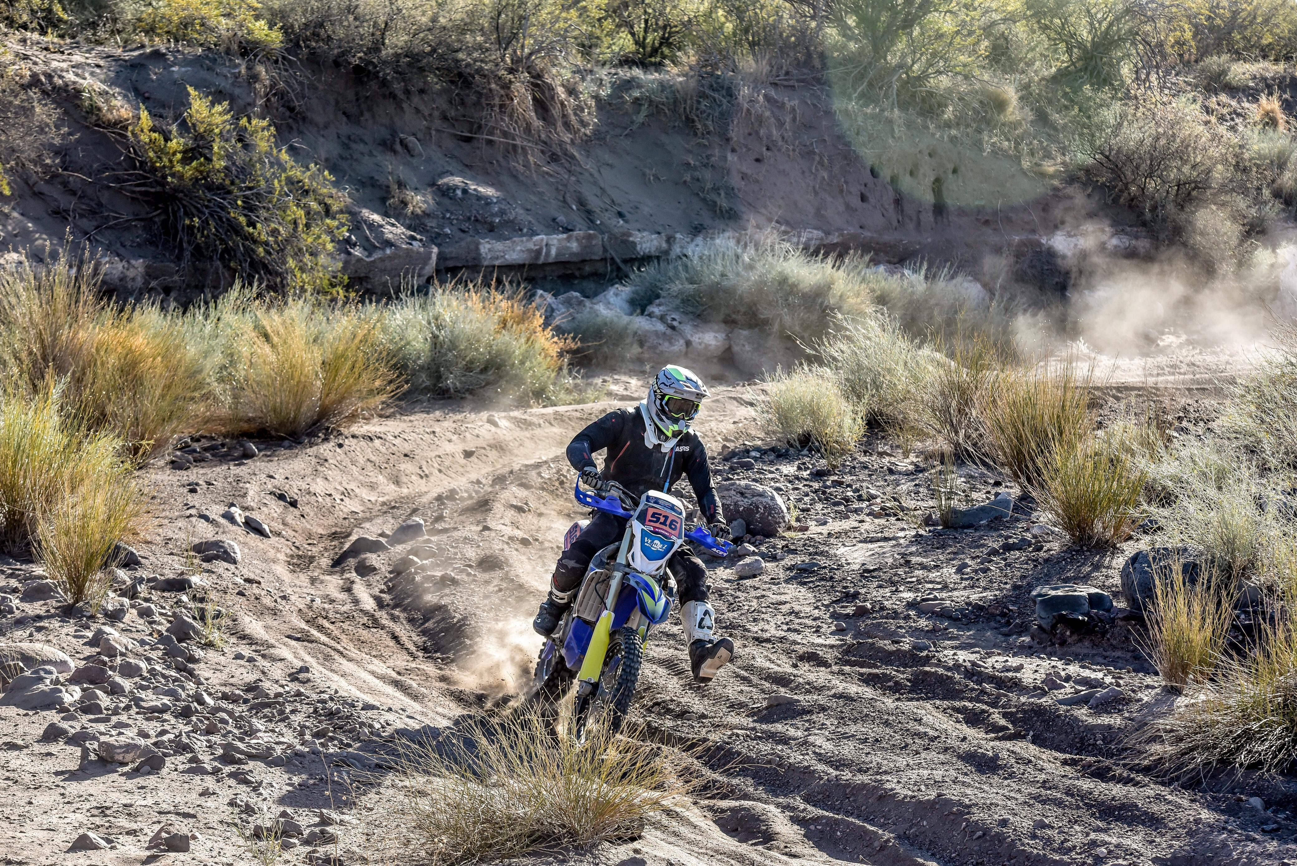 Julián Sanchez logró el segundo puesto en Enduro Moto y pudo coronarse campeón en la temporada 2023 del Canav. Gustavo Milutín, por su parte, se quedó con el tercer puesto en la carrera y en el campeonato. / Gentileza.