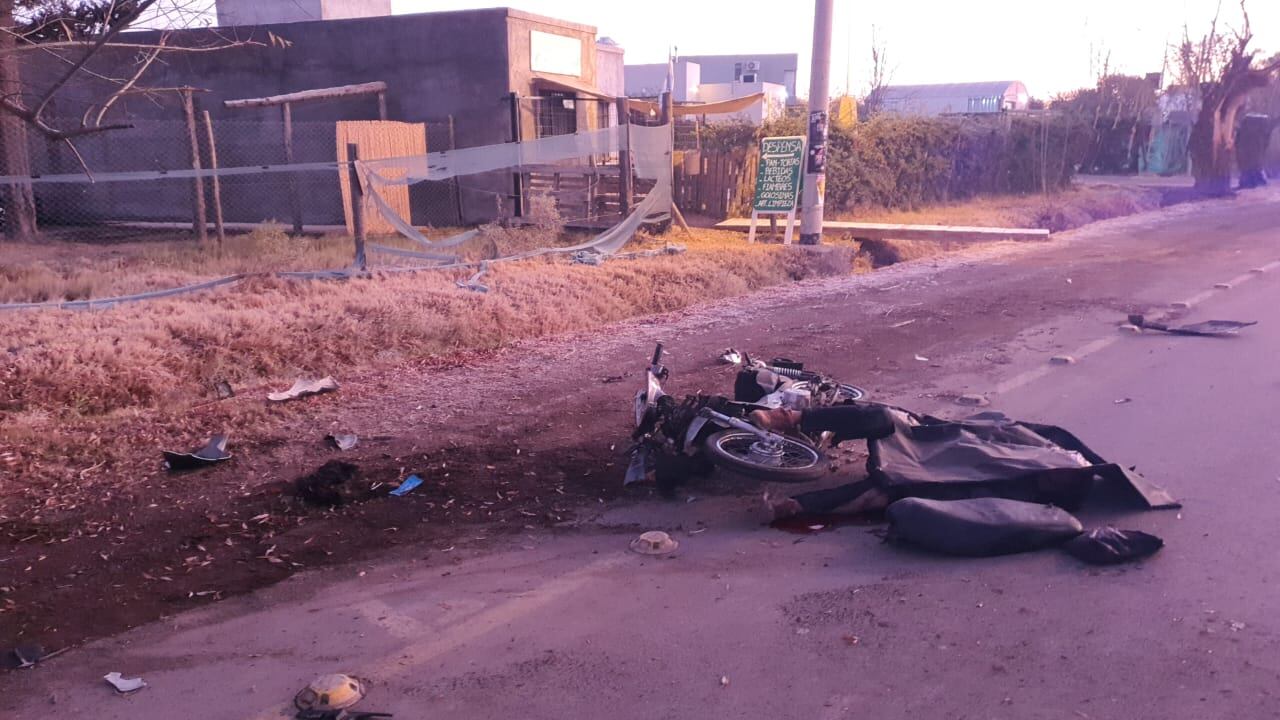 Un motociclista murió tras perder el dominio de su moto e impactar contra el asfalto en Fray Luis Beltrán. Ministerio de Seguridad.