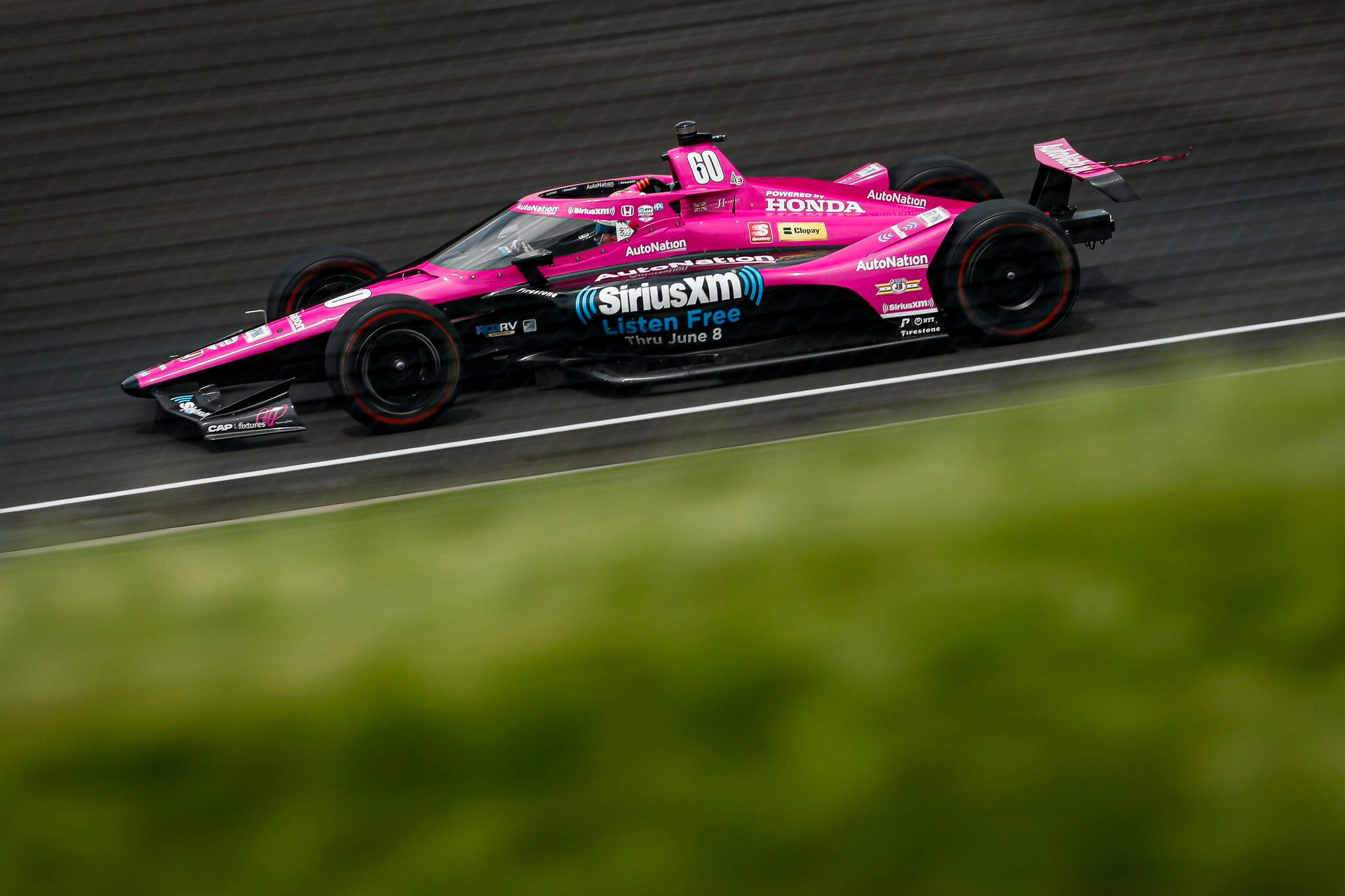 El piloto brasileño se impuso en una carrera llena de emoción hasta los metros finales.