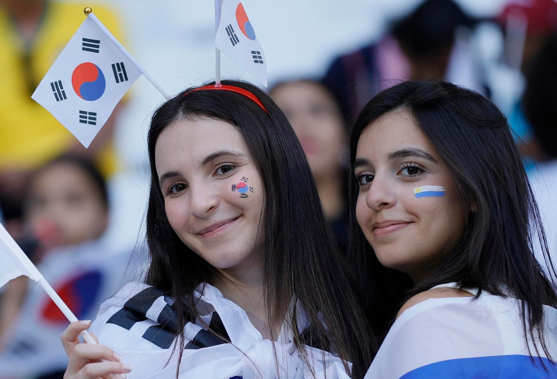 Todo el color de los fanáticos en la Copa del Mundo Qatar 2022. Foto: EFE