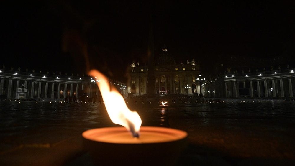 El Papa Francisco dirigió el servicio de la Pasión del Señor del Viernes Santo en la Basílica de San Pedro.