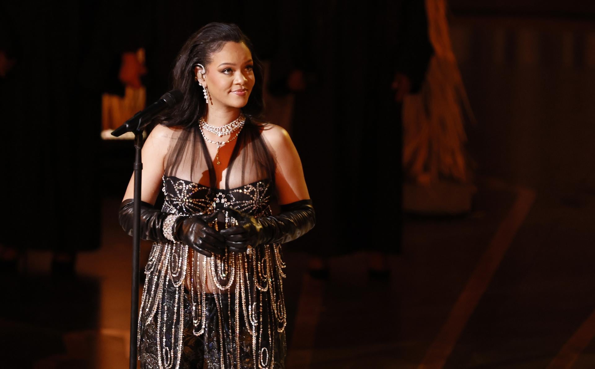 Rihanna actuó en la 95ª ceremonia anual de los Premios de la Academia en el Dolby Theatre de Hollywood, Los Ángeles, California, EE.