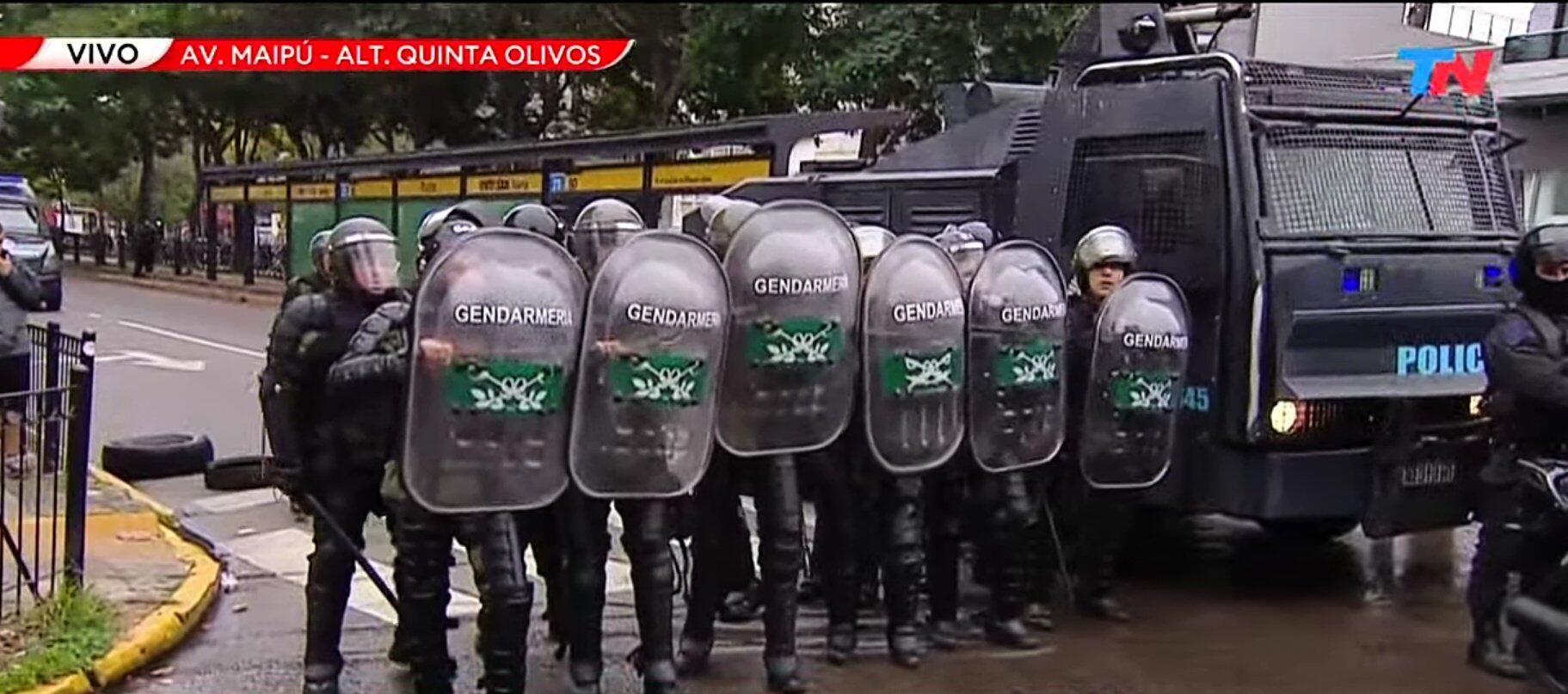 Gendarmería impidió el avance de la manifestación a la Quinta de Olivos. Foto: captura.