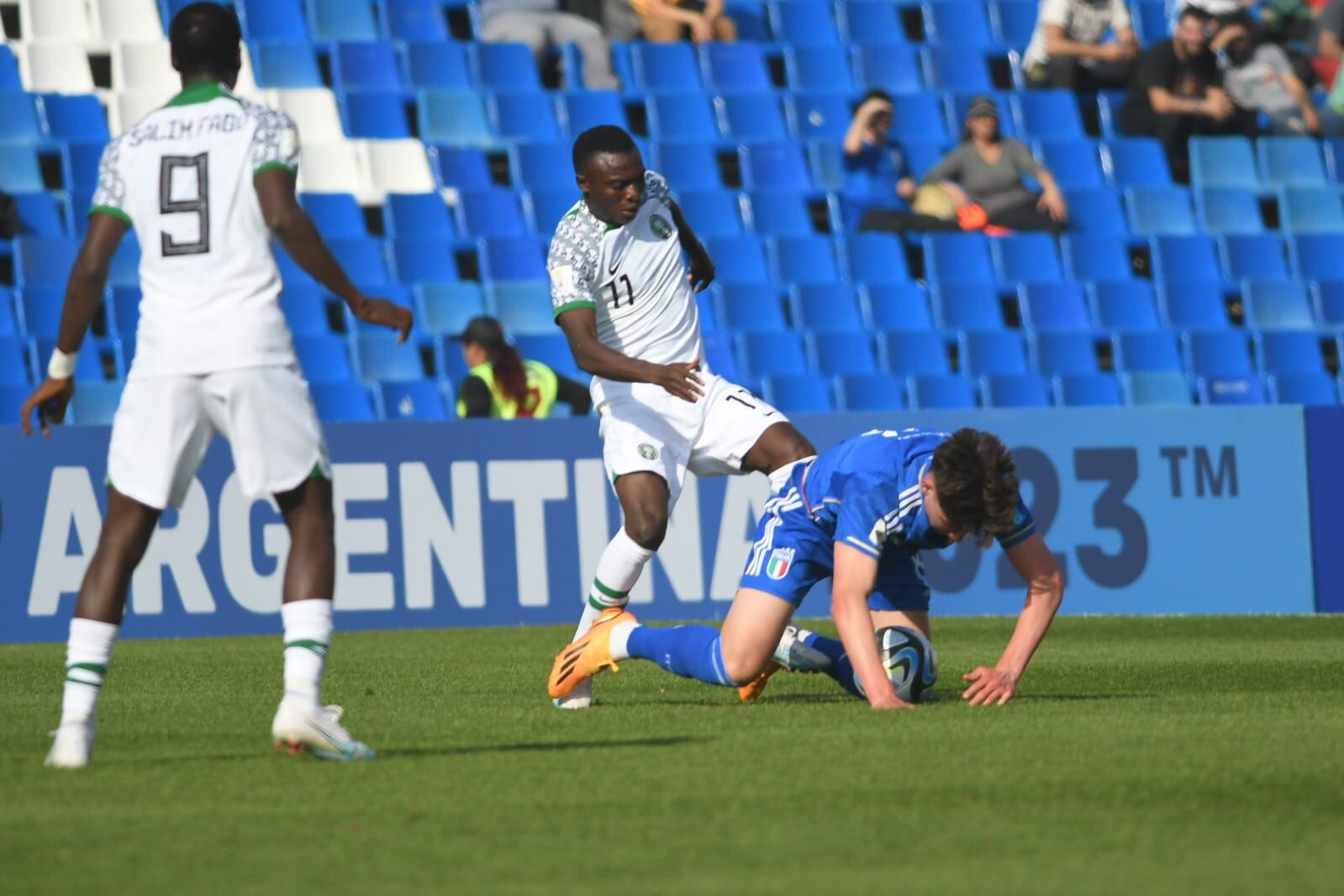 Italia vs. Nigeria, animaron el primer partido de la segunda fecha de la zona D en el estadio Malvinas Argentinas. / José Gutiérrez (Los Andes).