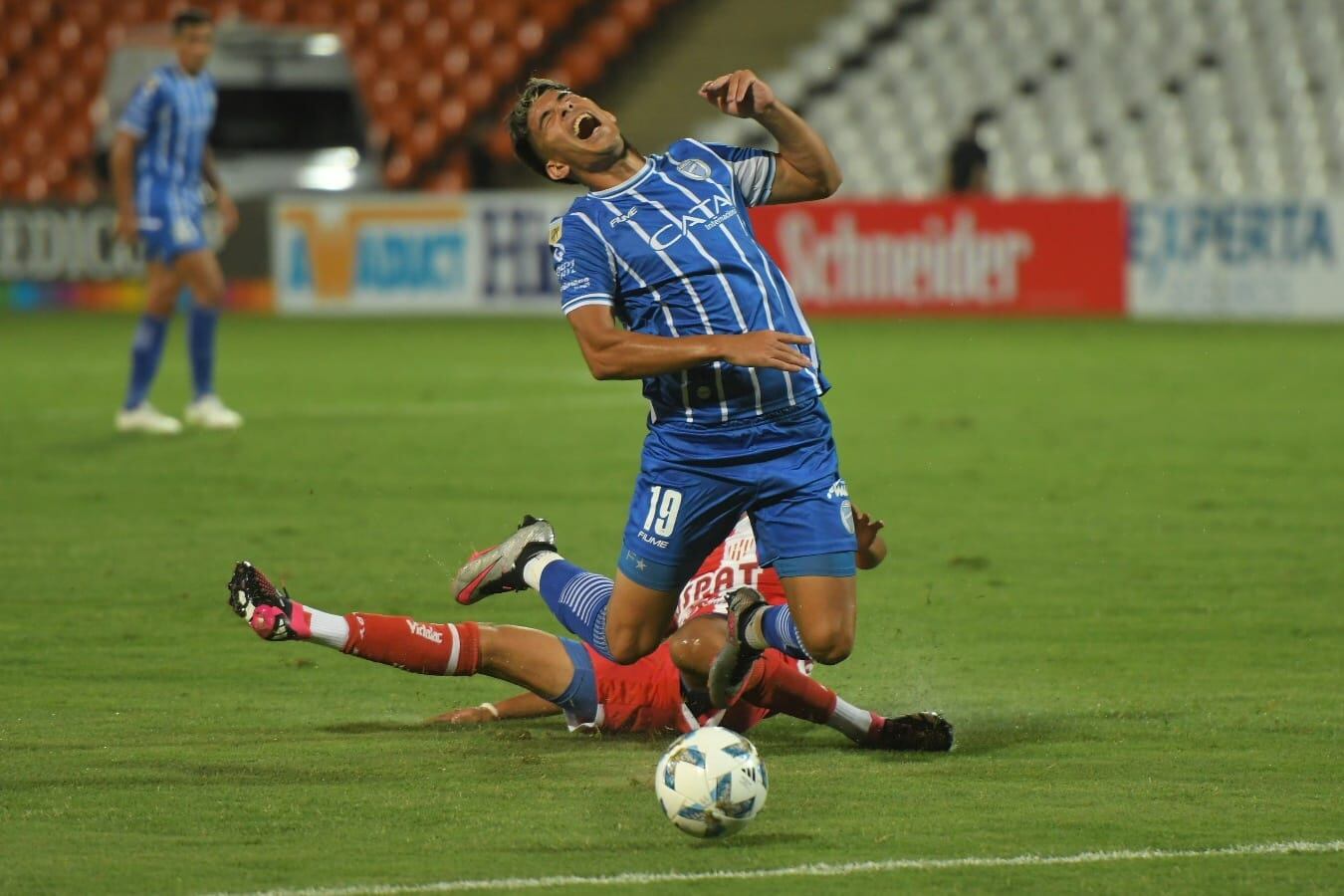 Por la quinta fecha de la Copa de la Liga Profesional, el Tomba recibe a Unión SF en el estadio Malvinas Argentinas. / Ignacio Blanco (Los Andes).