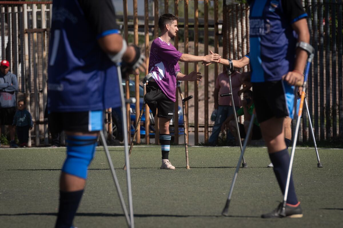 Liga Nacional de Fútbol de Amputados.

En el polideportivo del Barrio de la Gloria se disputó la tercera fecha entre Los Cóndores de Mendoza y Los Leones de Tucuman. 
