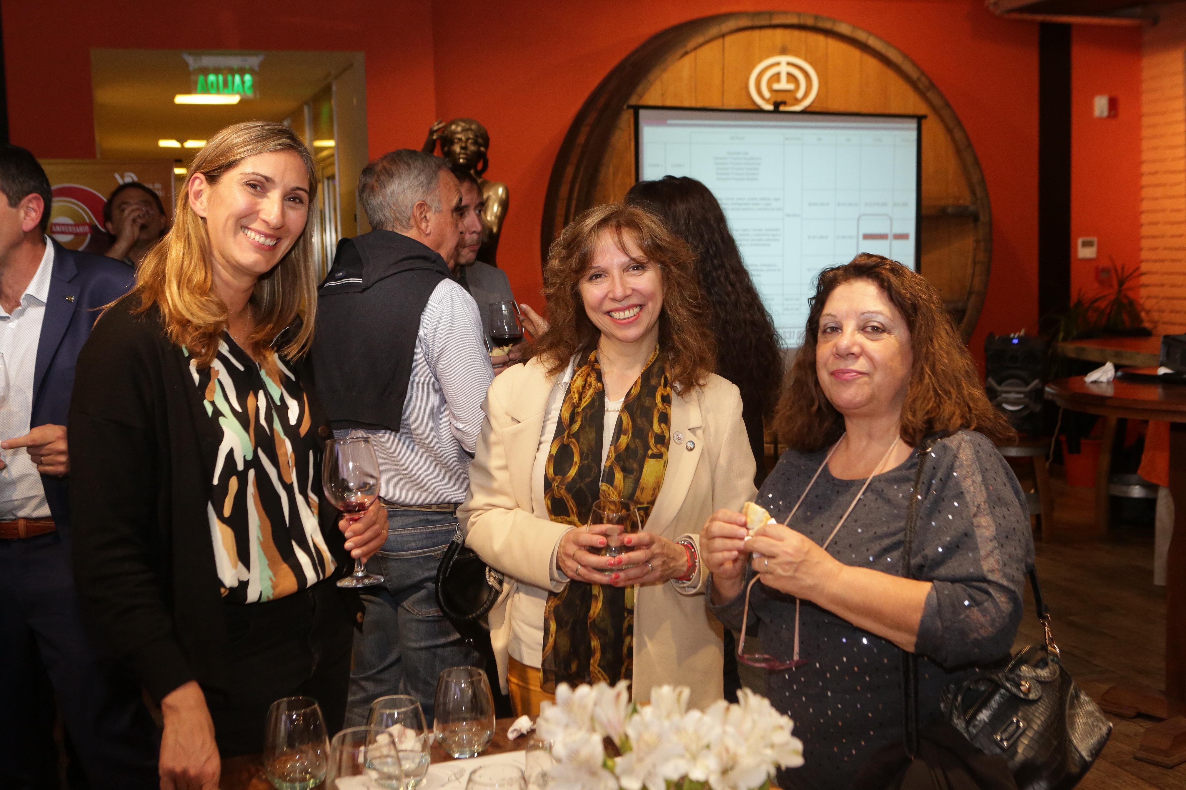 Silvana Zamora (CD Banco de Alimentos), Patricia Puebla (Fac. Ciencias Económicas - Uncuyo), Emillia Raimondo (Fac. Ciencias Agrarias - Uncuyo)