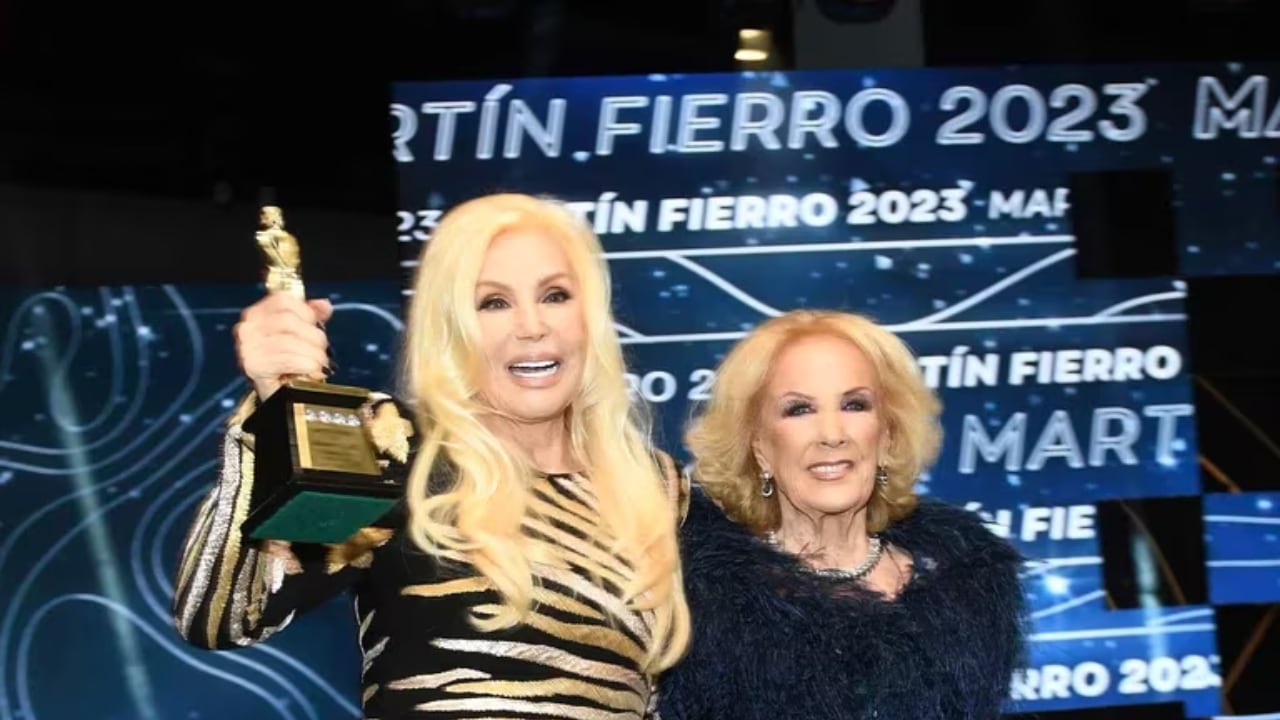 Mirtha Legrand le entregó el Galardón de Trayectoria a la diva.