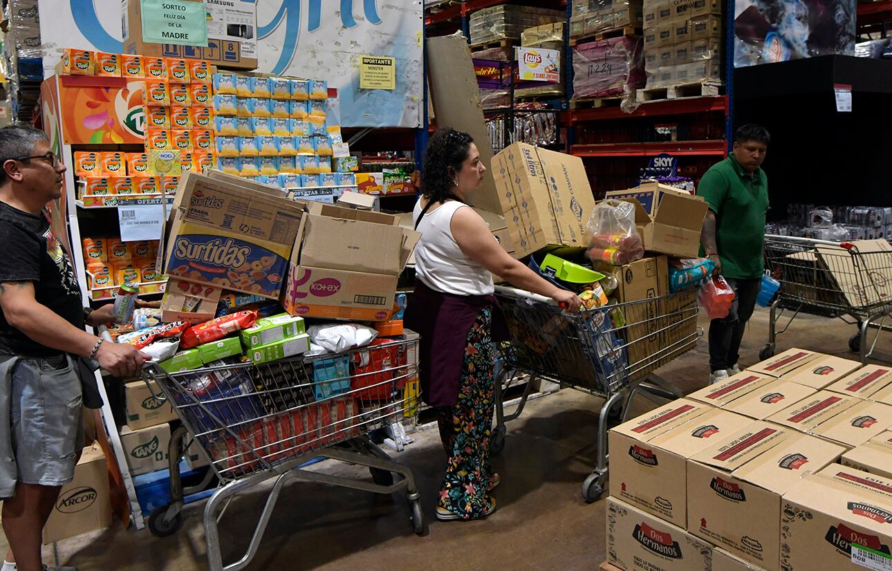 Compras en supermercados y mayoristas. Foto. Archivo. Orlando Pelichotti