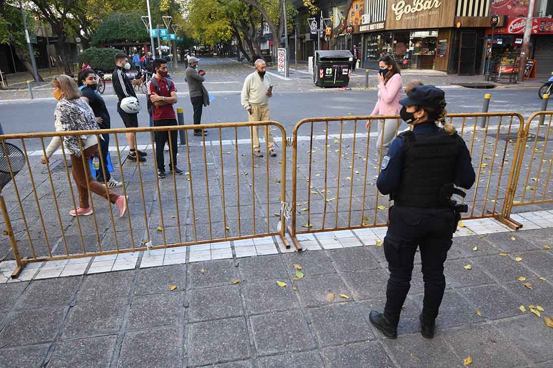 Mendocinos se manifestaron contra las nuevas restricciones del Gobierno nacional en pandemia