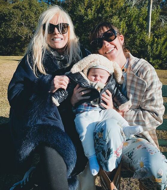 Julieta Nair Calvo junto a Susana Giménez, en Uruguay.