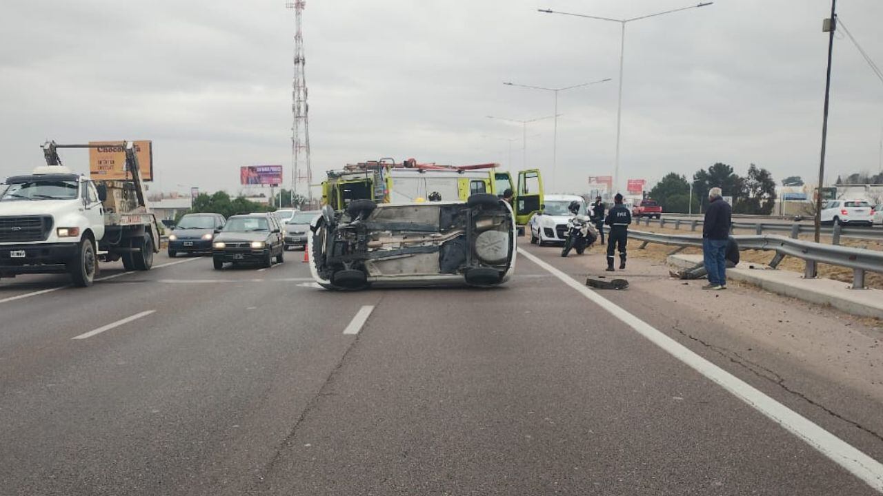 El conductor sufrió politraumatismos leves.