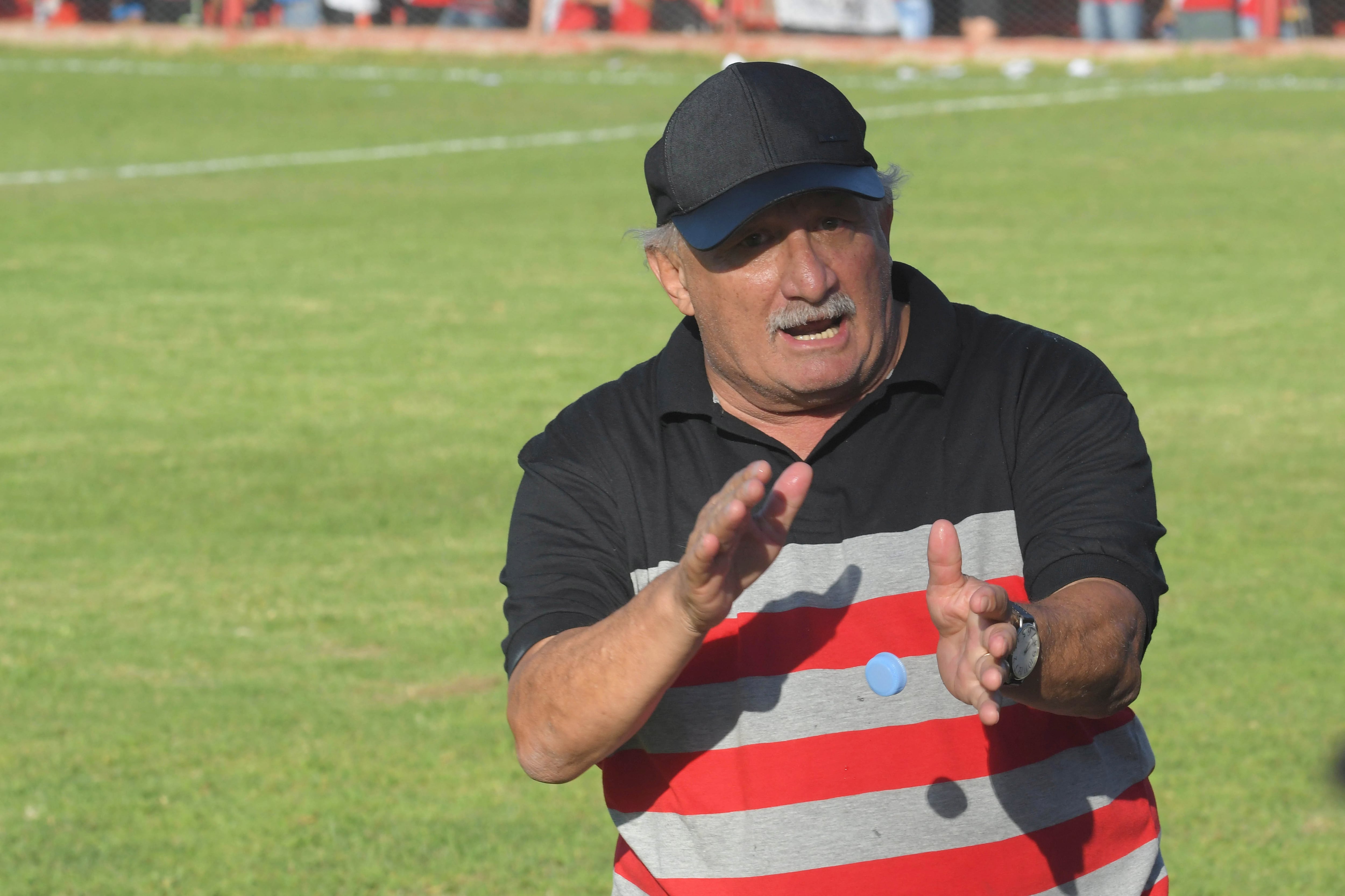 Carlos Sperdutti afirmó que analizará ofertas y que "no está jubilado". Foto: Orlando Pelichotti / Los Andes.
