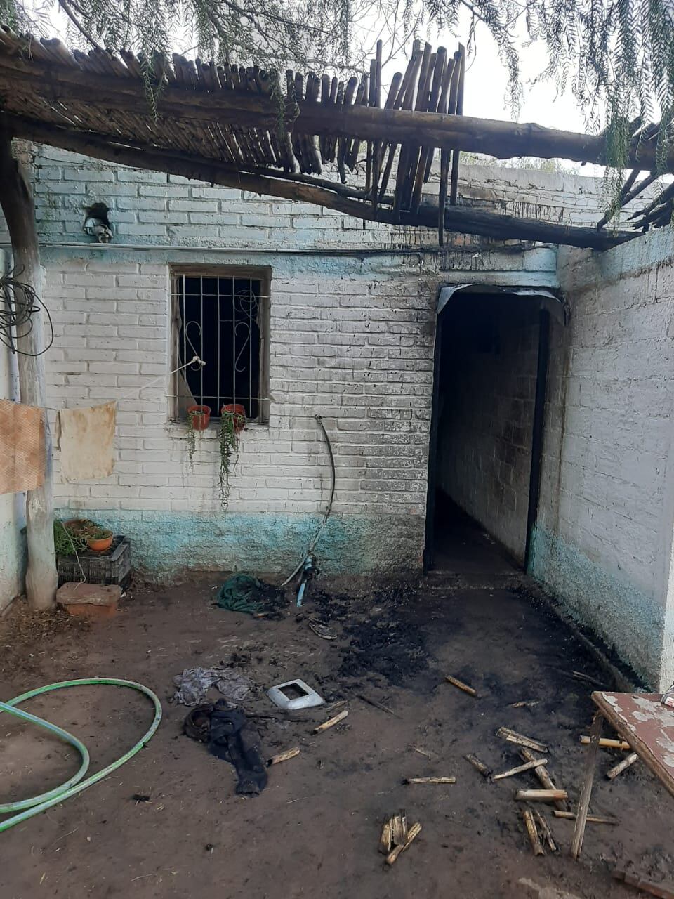 Una mujer murió tras incendiarse su casa en Monte Comán. Foto Ministerio de Seguridad.