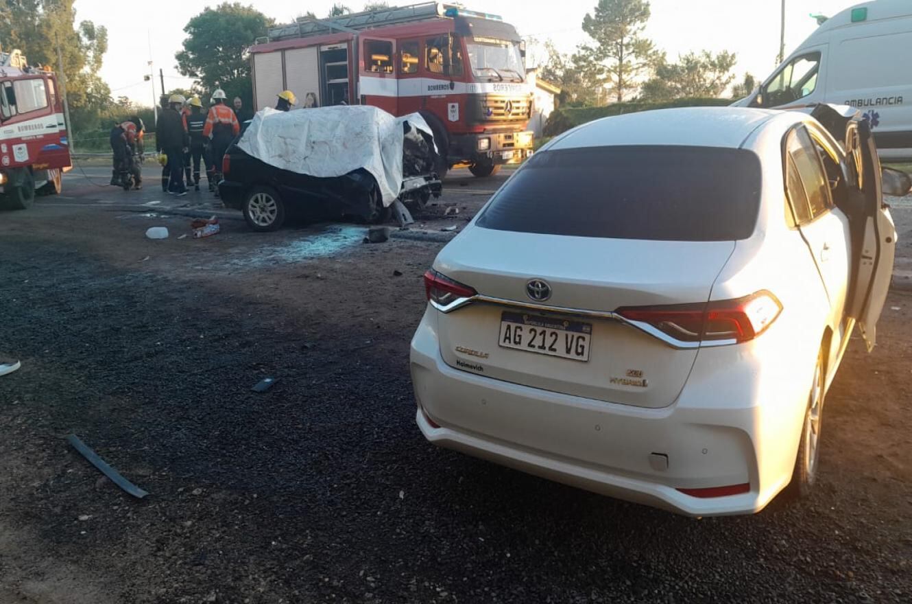 Tras el accidente, tres jóvenes perdieron la vida.