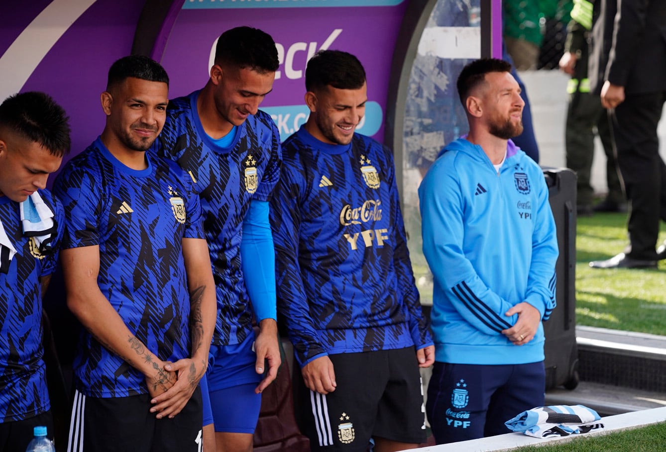 Lionel Messi estuvo en el banco de suplentes de Argentina en La Paz. (Fotobaires)