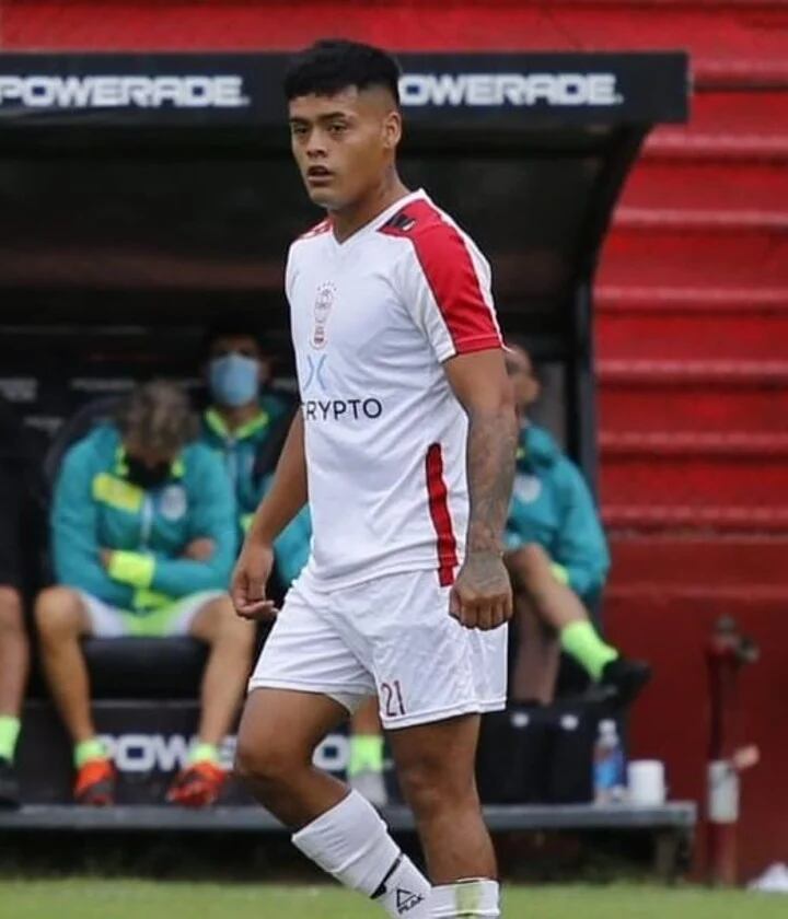 Agustín Curruhinca vistiendo la camiseta de Huracán. 