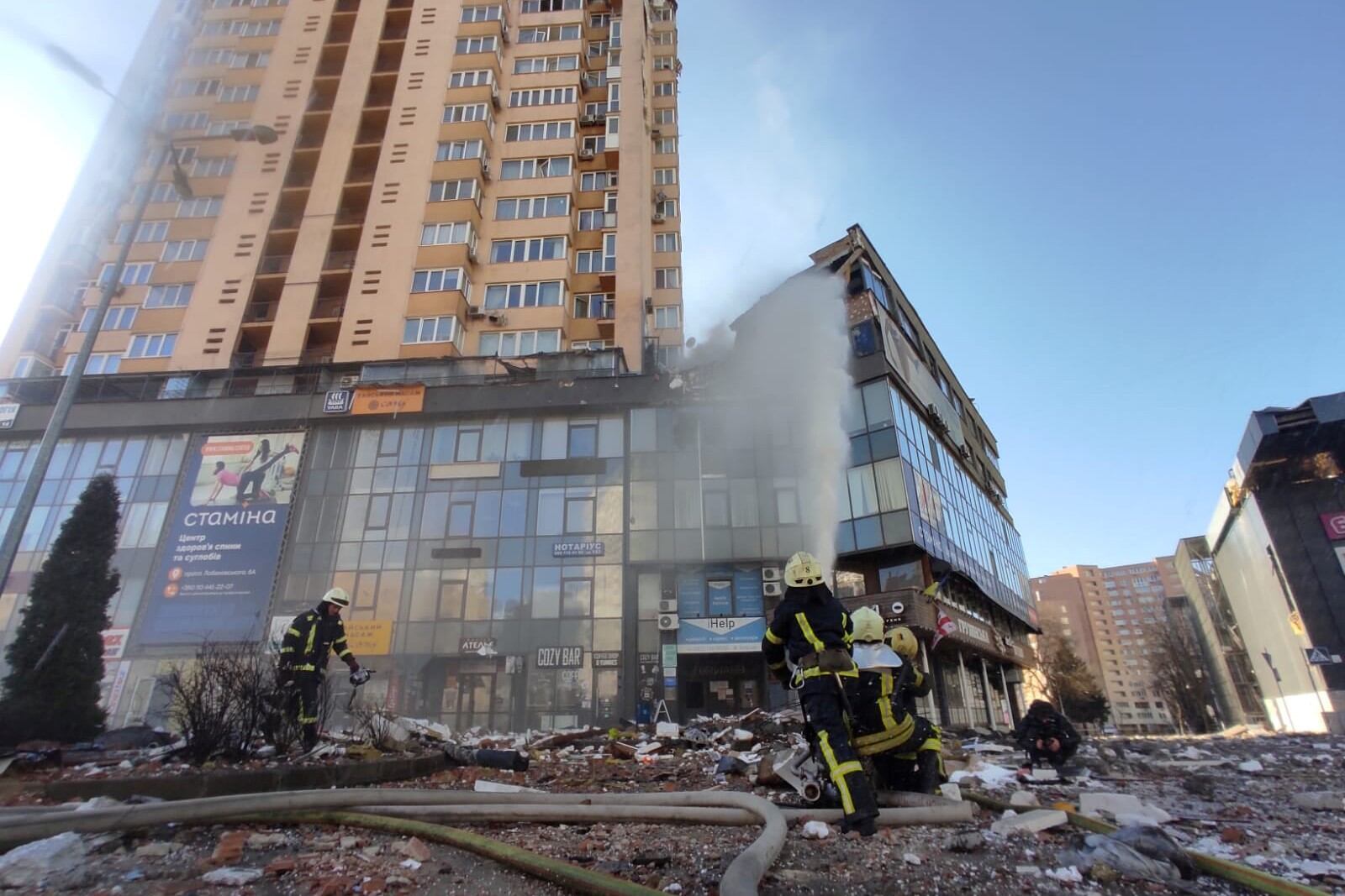 Ucrania: un edificio residencial fue alcanzado por un misil ruso (AP).