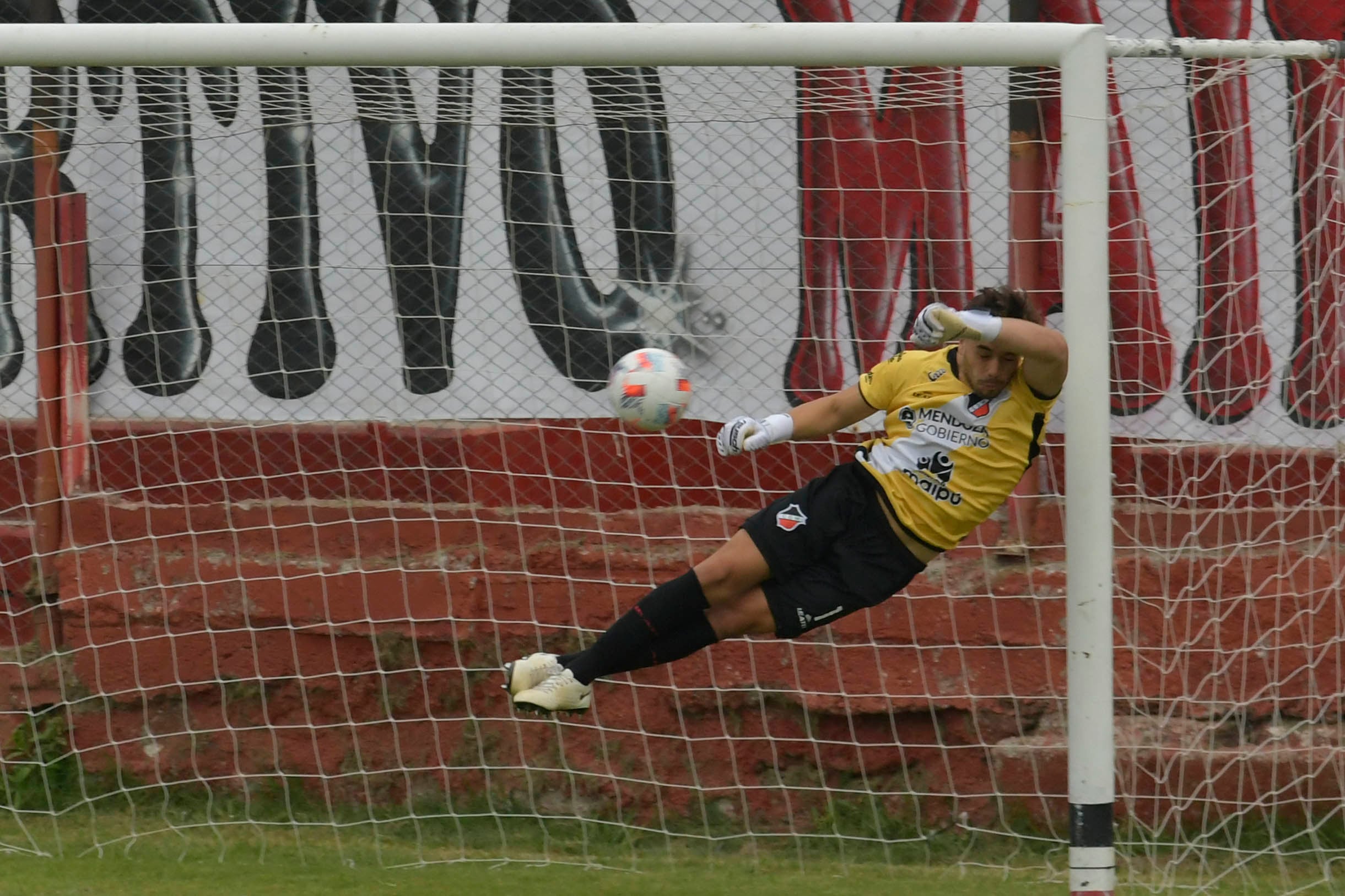 Gol de Temperley ante Deportivo Maipú