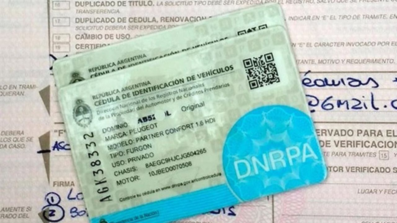 La cédula verde es el único documento necesario para que un tercero pueda conducir un vehículo.