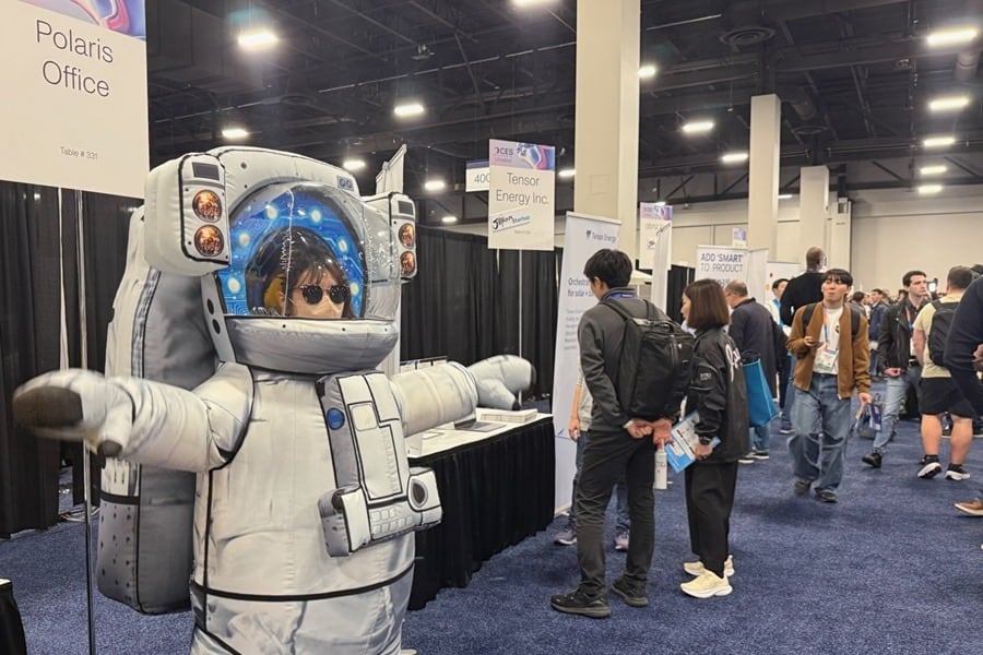 Personas asisten a la jornada previa a la Feria de Electrónica de Consumo (CES, por sus siglas en inglés), en Las Vegas (Estados Unidos). Foto: EFE.