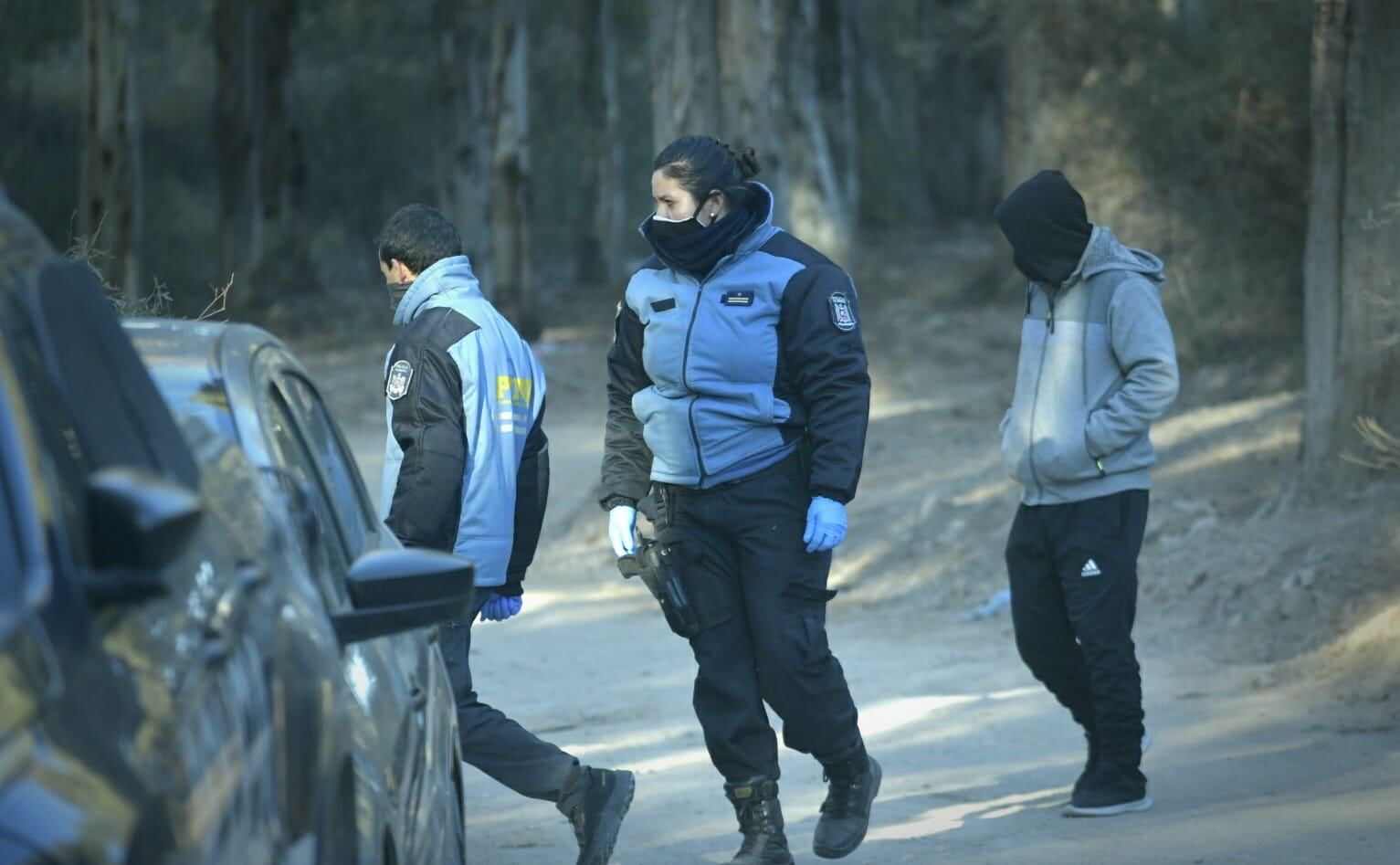 El cadáver de la mujer fue encontrado en las inmediaciones del Barrio 31 de Mayo, detrás del Barrio Kilimanjaro. Foto: Orlando Pelichotti / Los Andes.