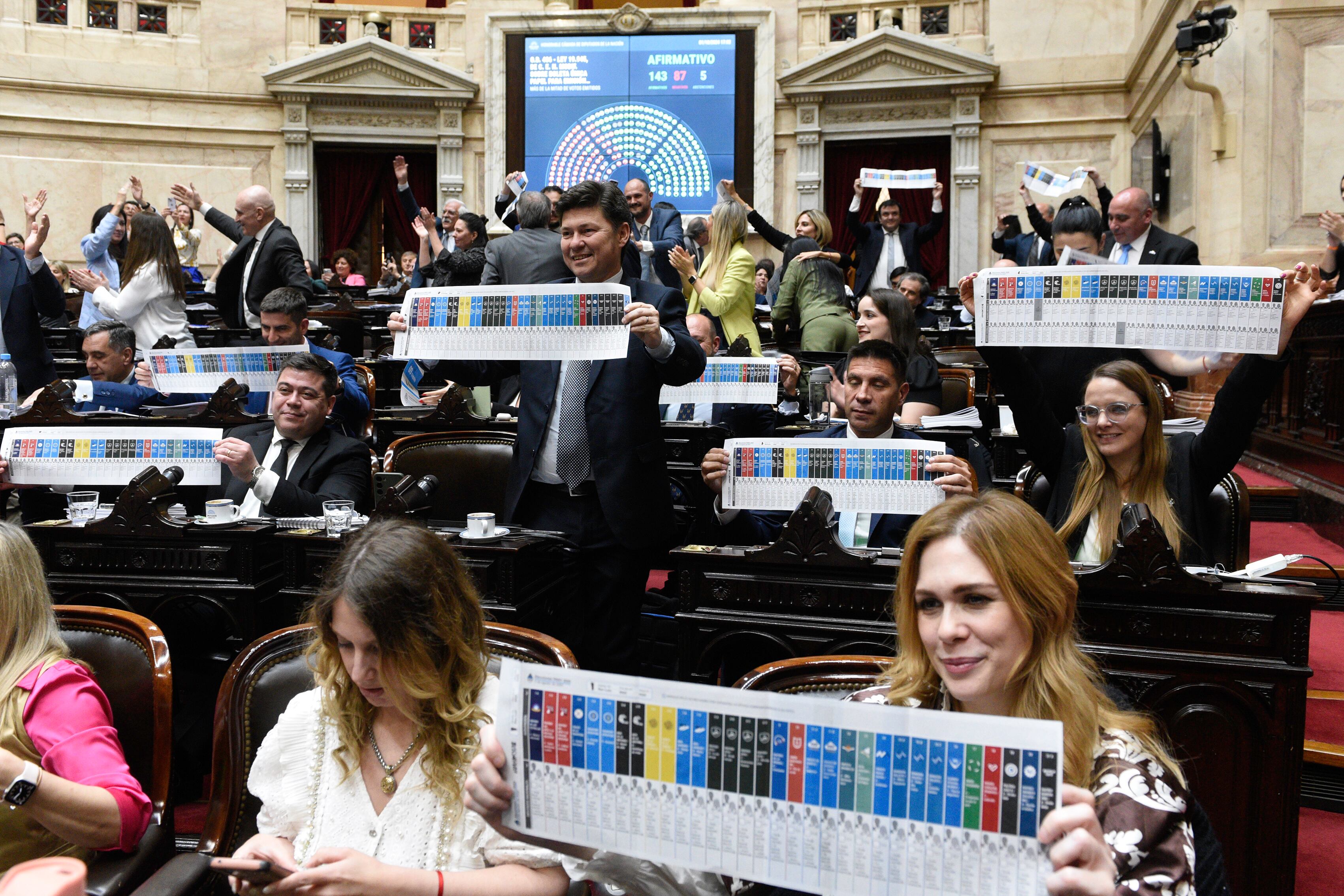 La Cámara de Diputados convirtió hoy en ley el proyecto de Boleta Única de Papel (BUP) para cargos nacionales, un sistema que empezará a utilizarse en las elecciones legislativas del año que viene. Foto: fotografia.dgpd@hcdn.gob.ar / NA