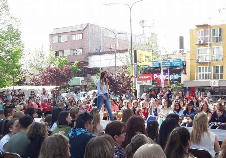 Desfile real solidario en Maipú