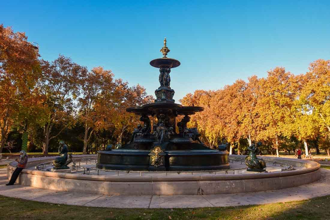 Después de las nuevas medida de estricta cuarentena el parque General San Martín se encuentra con poca circulación de personas.