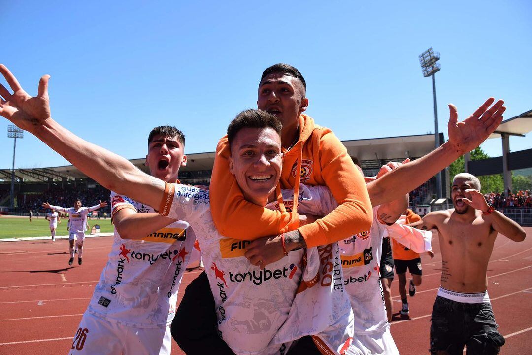 Cobreloa ascendió a la Primera de Chile con Insaurralde como figura