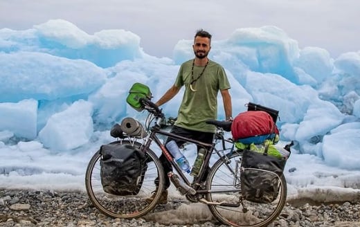 El chico había recorrido más de 20mil kilómetros en el continente africano.