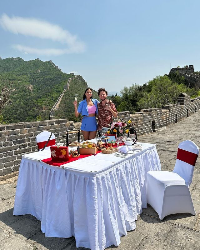 Luisito Comunica y su cita en la Muralla China