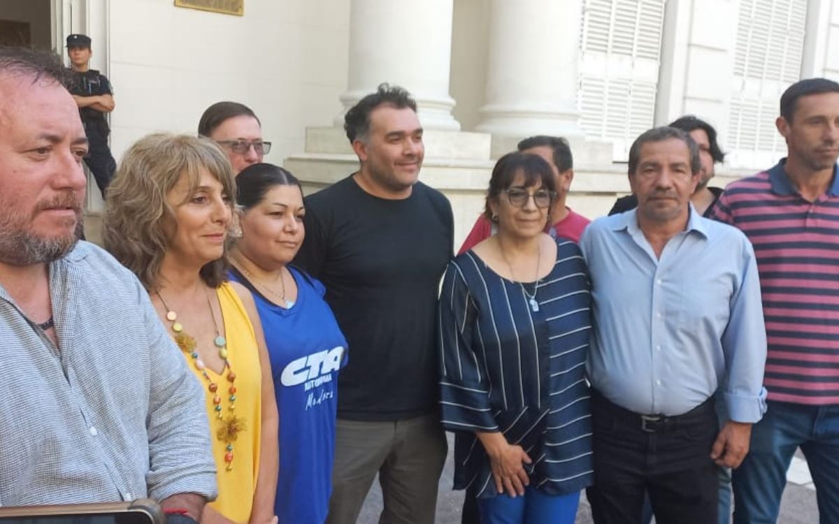 Roberto Macho (ATE), Claudia Iturbe (Ampros), Ricardo Babillón (Judiciales) y otros secretarios generales hablaron de las medidas de fuerza si fracasa la paritaria. Foto: Prensa ATE.