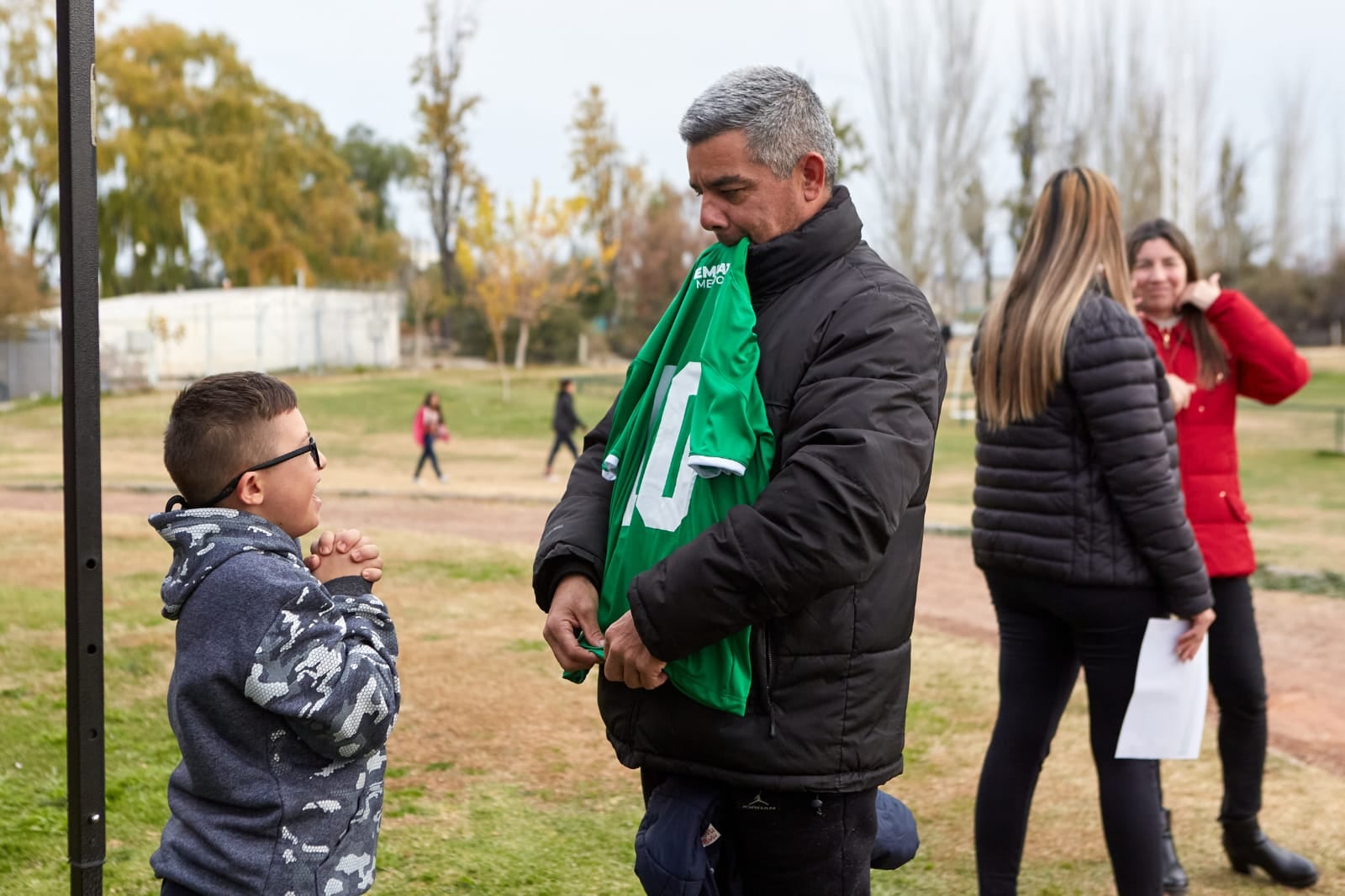 Mati, el chico que no sabe de obstáculos para disfrutar de sus dos pasiones: el fútbol y el rugby. Foto: ADOM