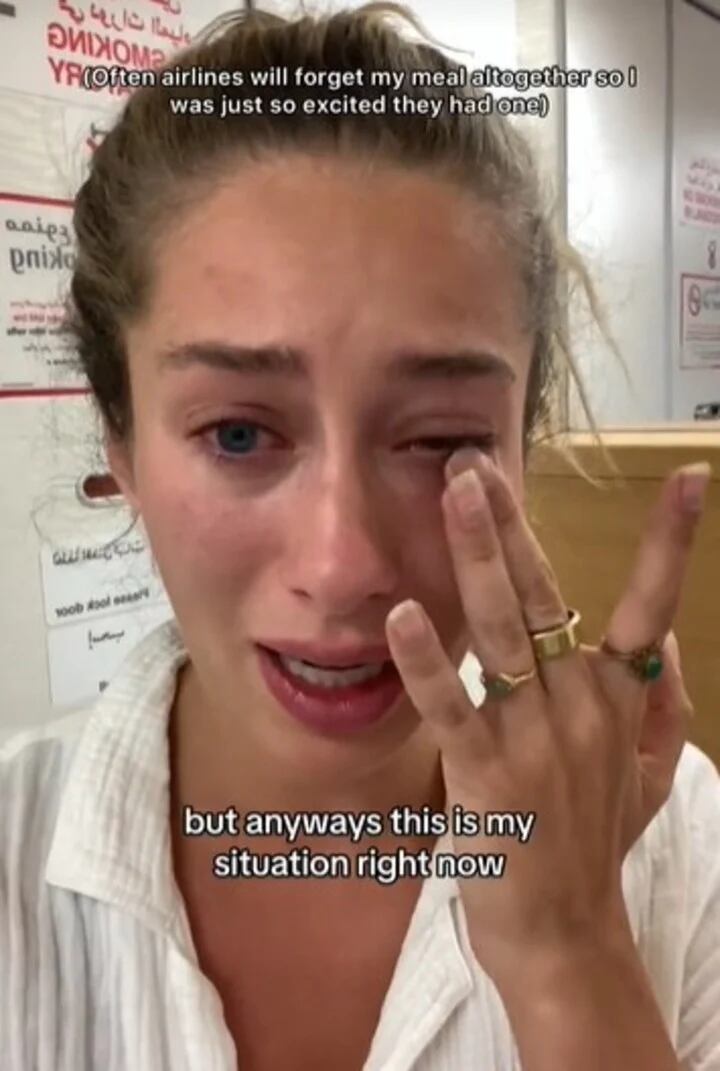 La joven contó el mal momento que vivió abordo del avión. Foto Captura: TikTok / @chloe.chapdelaine