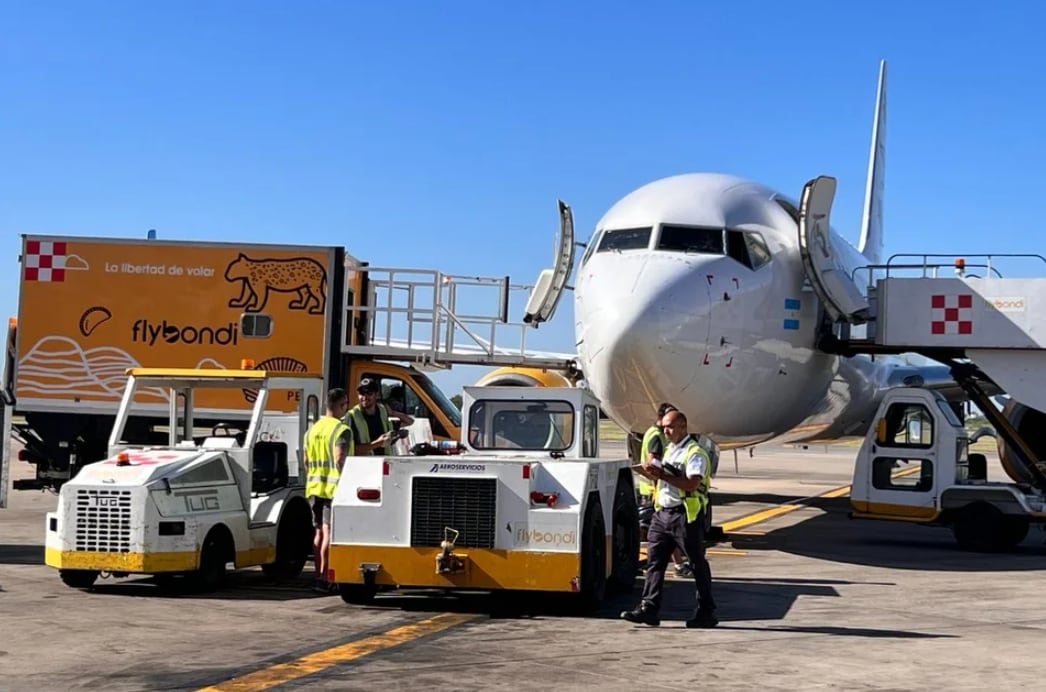 Flybondi fue habilitada para brindar servicio de handling a otras aerolíneas. Foto: NA