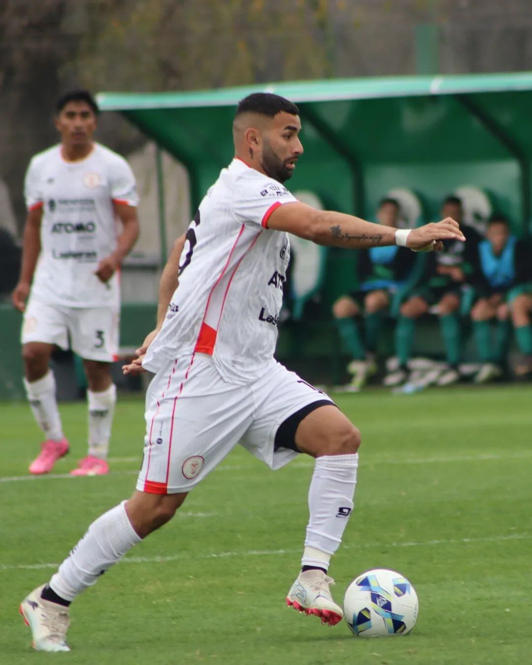 Huracán Las Heras sufrió una dura derrota como visitante. Foto: Instagram @clubhuracanlasheras