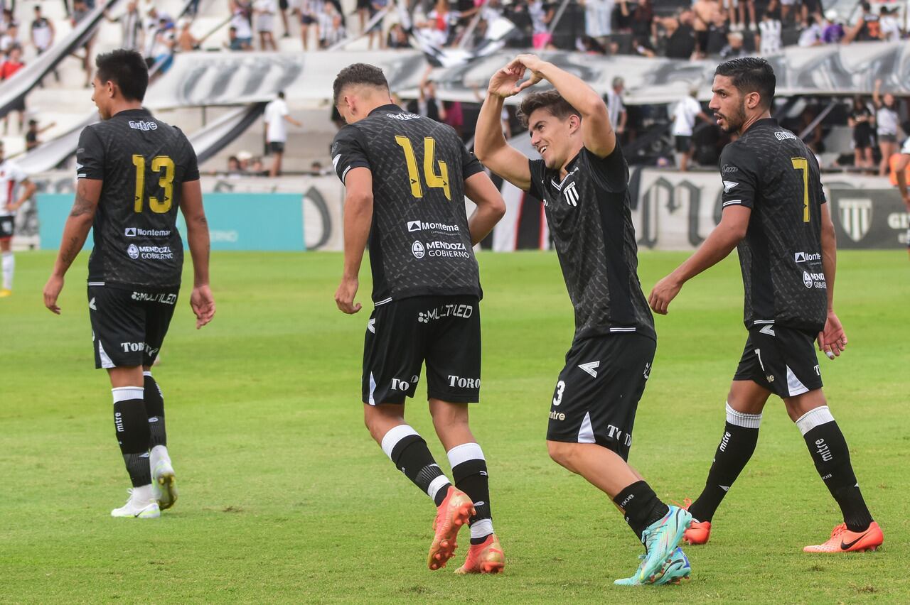 Gimnasia cortó una racha de seis partidos sin victorias con un golazo de Fernando Bersano.

Foto: Mariana Villa / Los Andes