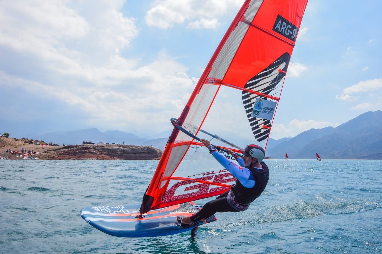 El mendocino Fernando Consorte (ARG9) logró su tercer subcampeonato mundial y el primero en esta clase en el campeonato de Formula Foil que concluyó en Potrerillos. 
Foto: Mariana Villa / Los Andes