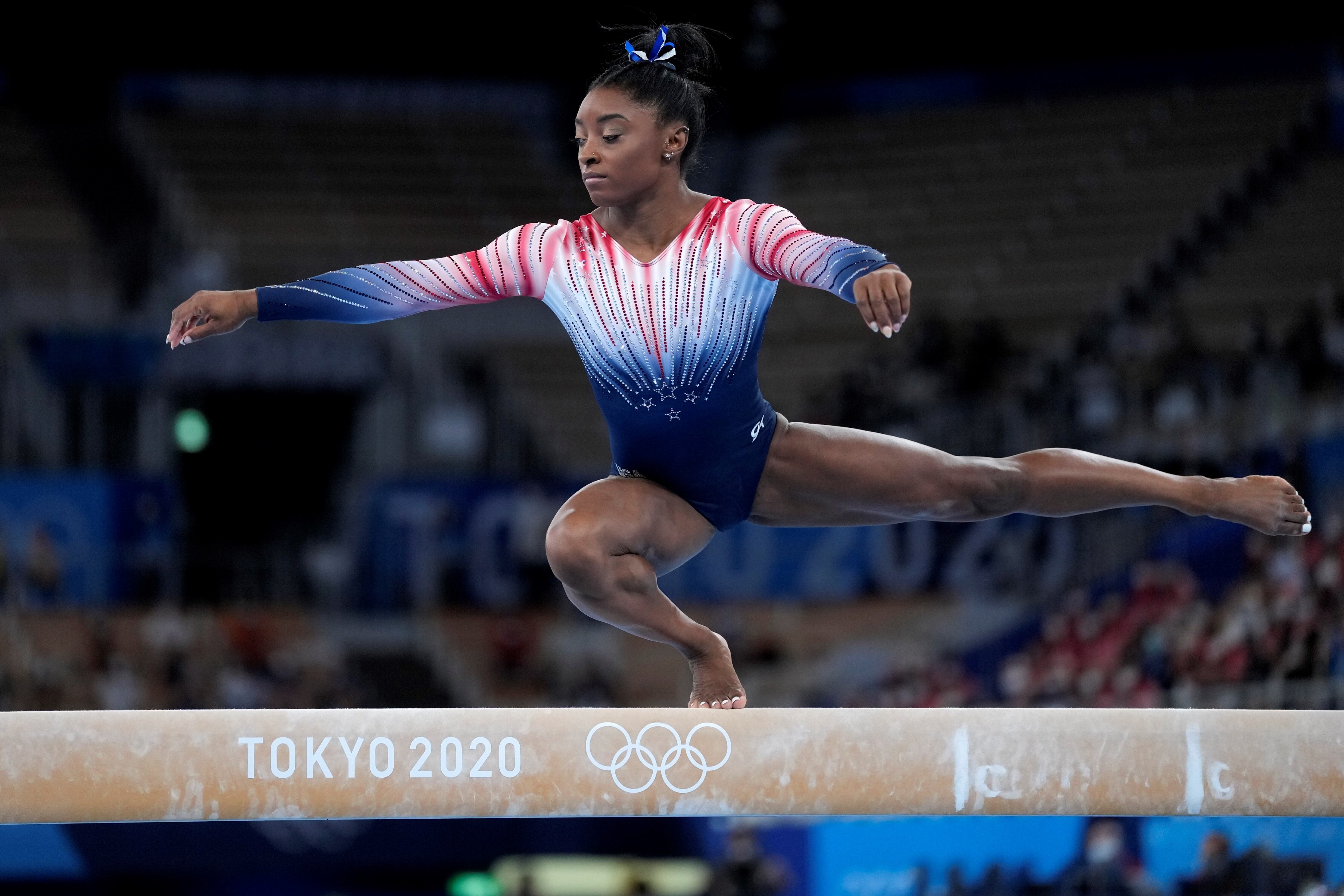 Simone Bile se quedó con el bronce en el ejercicio de viga.