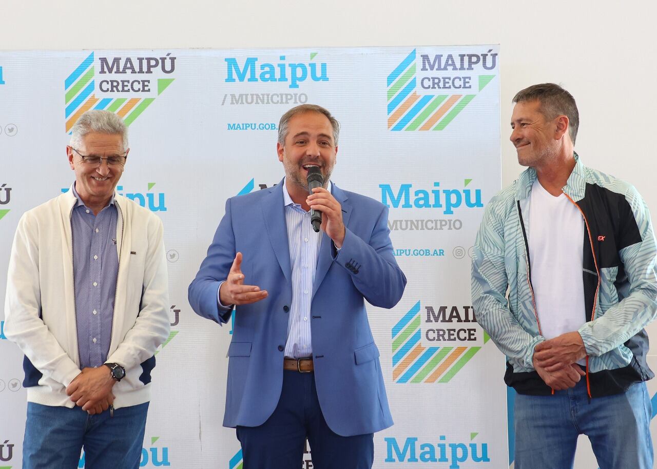 El intendente de Maipú, Matías Stevanato (centro) junto a Aljandro Bermejo y "Chiqui" García.