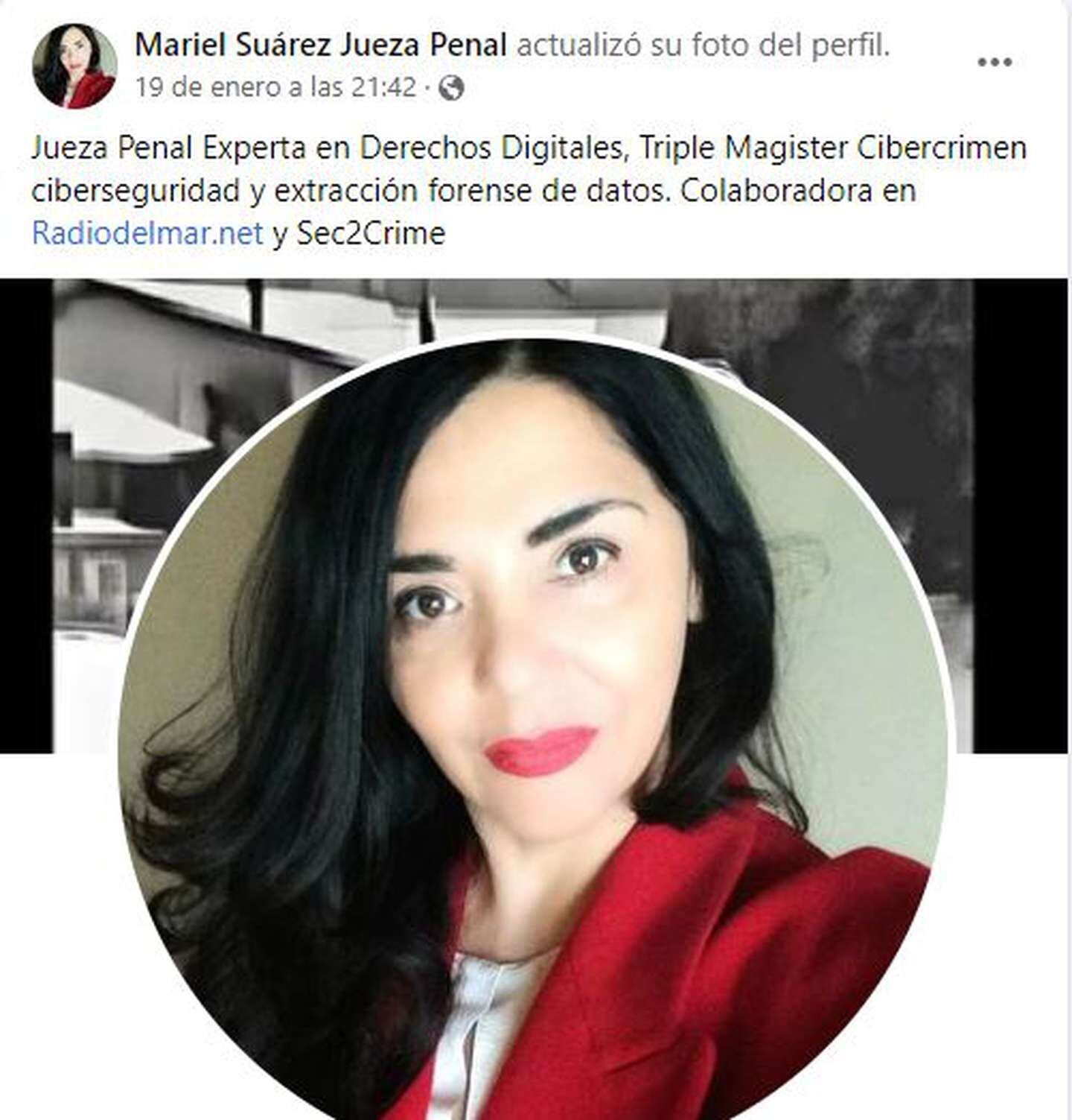 la Jueza se presenta como "experta en derechos digitales". / Foto: captura Facebook.