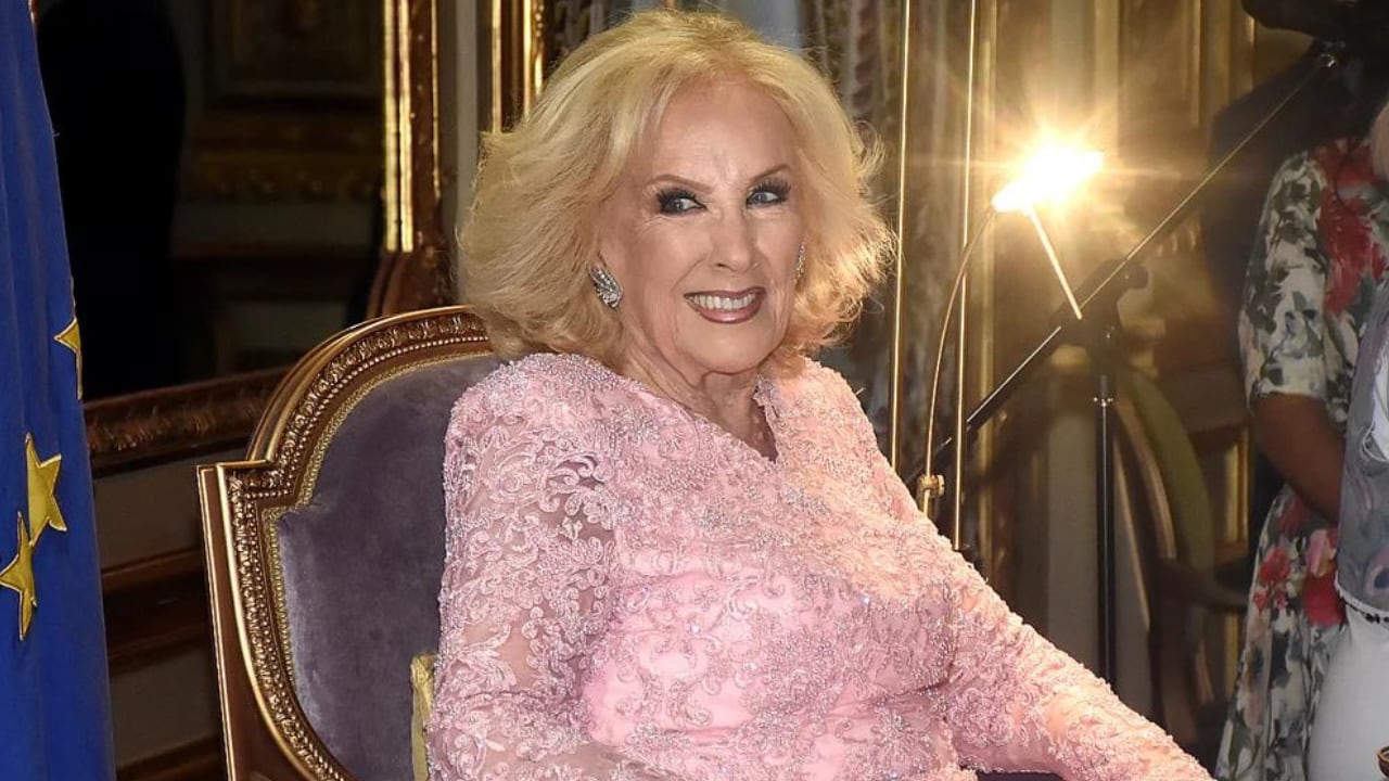 Mirtha Legrand fue condecorada en la embajada de Francia en Argentina / Gentileza